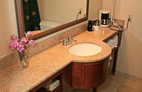 Sturbridge Resort | Comfortable Sturbridge Host Hotel with Pool & Spa Access