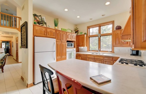 Sturgeon Bay House | Waterfront Retreat in Sturgeon Bay with Spa and Breakfast
