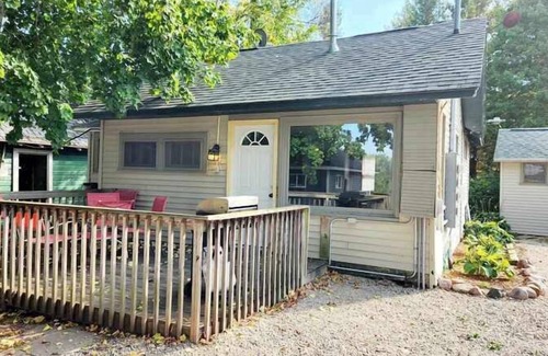 Fremont Cabin | Waterfront Sturgeon Cabin: Family-Friendly Retreat Awaits