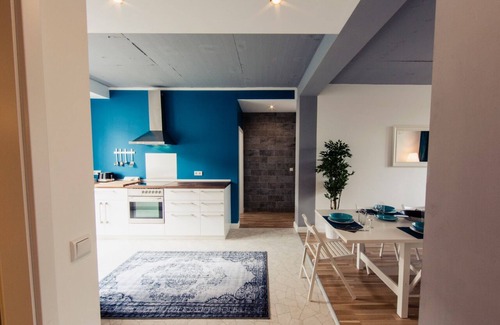 Tempelhof Apartment | Stylish 4-Room Apartment Steps from Tempelhofer Feld