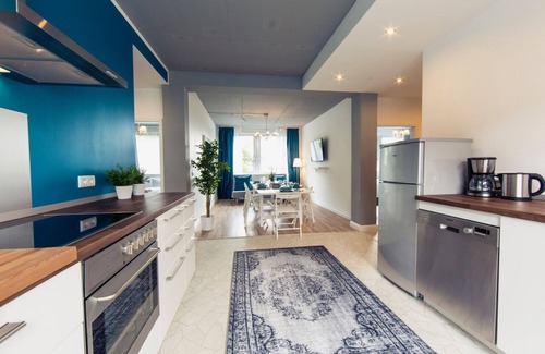 Tempelhof Apartment | Stylish 4-Room Apartment Steps from Tempelhofer Feld