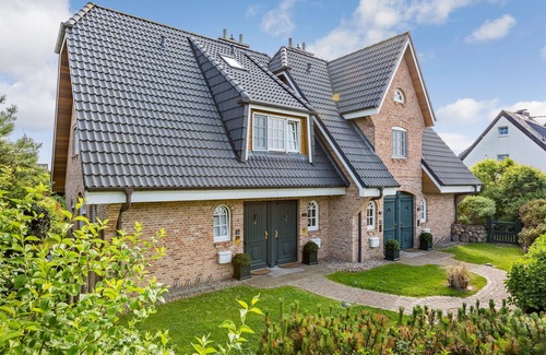 Wenningstedt-Braderup Apartment | Experience Style and Fashion: Ideal Location by Nature