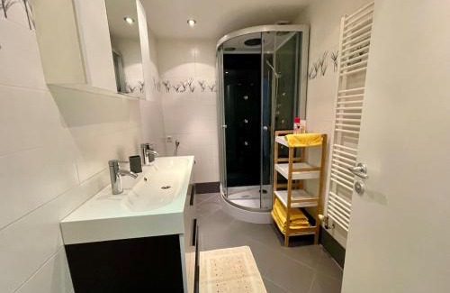 Jakomini Apartment | Stylische Wohnung nähe Stadthalle mit Balkon