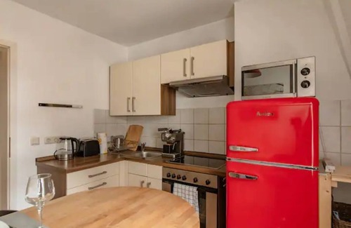Gruna Apartment | Stylish 2R Apartment with Garden and Convenient Parking