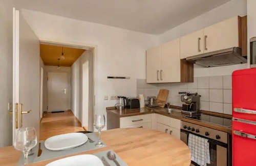 Gruna Apartment | Stylish 2R Apartment with Garden and Convenient Parking