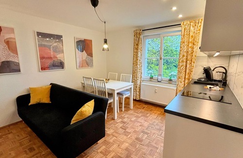 Kaditz Apartment | Trendy Elbjuwel Apartment with Full Amenities and Comfort