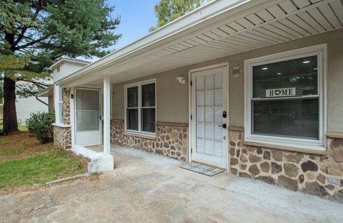 Hanover Apartment | Stylish 1 BD 1 BA Duplex Near Arundel Mills Mall, Live Casino, FT Meade!