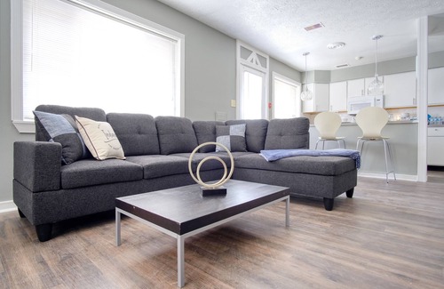 Mapleton/Fall Creek Apartment | Trendy 1 Bd Indy Apt with Spa & Breakfast Near Gen Con