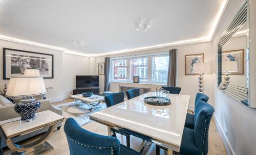 Knightsbridge Apartment | Flat 8: Family-Friendly Retreat with Pet Amenities