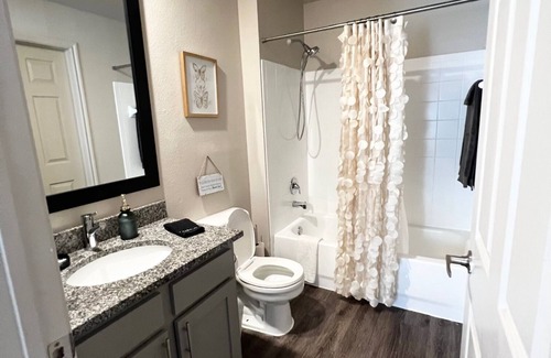Parker Lane Apartment | Stylish 1-Bed Apartment with Pool Near Downtown & Airport