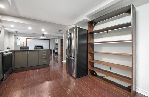 Richmond Hill Apartment | Trendy 1 Bedroom Retreat with In-Suite Jacuzzi & Hot Tub
