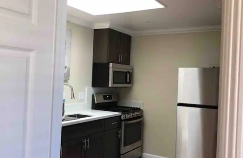 Castro Valley Apartment | Modern 1-Bedroom with Kitchen, Wifi & Washer/Dryer