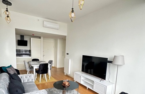 Bagcilar Apartment | Modern 1 BR Apartment with Free Wi-Fi and Child-Friendly Amenities