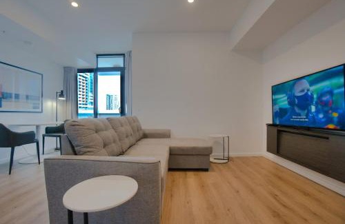 Adelaide Central Business District Apartment | Stylish 1 BR CBD Apartment with Pool & Gym Amenities