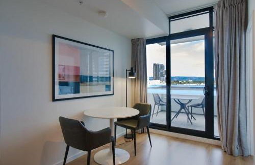 Adelaide Central Business District Apartment | Stylish 1 BR CBD Apartment with Pool & Gym Amenities