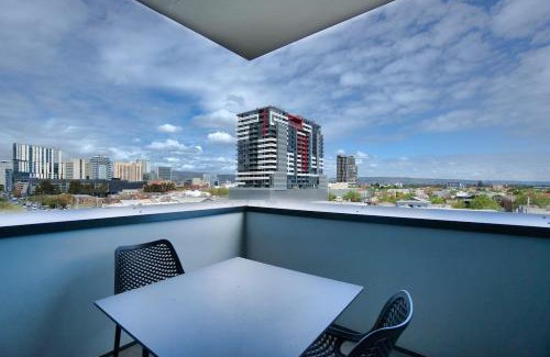 Adelaide Central Business District Apartment | Stylish 1 BR CBD Apartment with Pool & Gym Amenities
