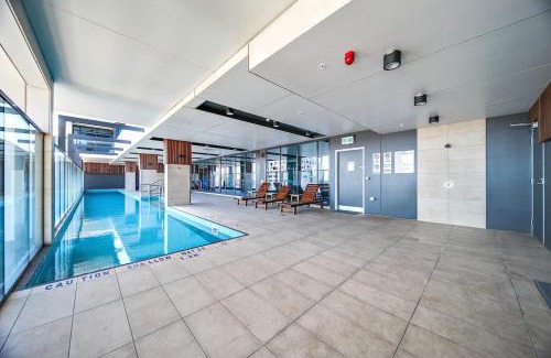 Adelaide Central Business District Apartment | Stylish 1 BR CBD Apartment with Pool & Gym Amenities