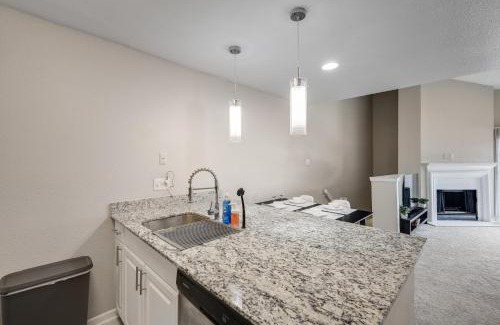Plano Apartment | Stylish 1BD Apartment with Resort-Style Pool&Gym