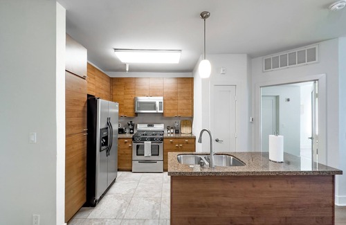 Marina del Rey Bed & Breakfast | Chic 1-Bedroom Apartment in Marina Del Rey with Ocean Views