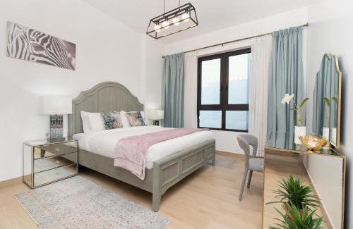 Dubai Apartment | Seaside Getaway at Port De La Mer with Ocean Views