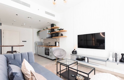 Al Quoz Apartment | Stylish 1BR Apt in Dubai Hills