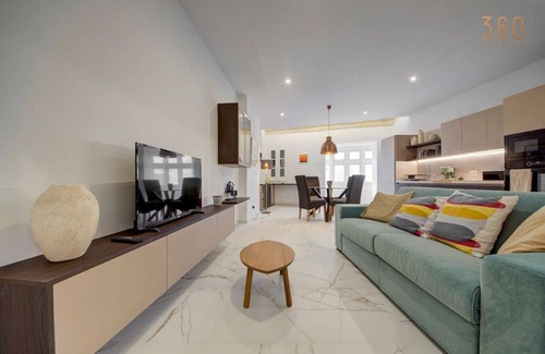 Attard Apartment | Stylish 1BR Apt with sofabed & backyard, Attard