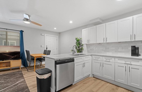 Clarksville Apartment | Trendy 1BR Downtown Evonify with Breakfast Included