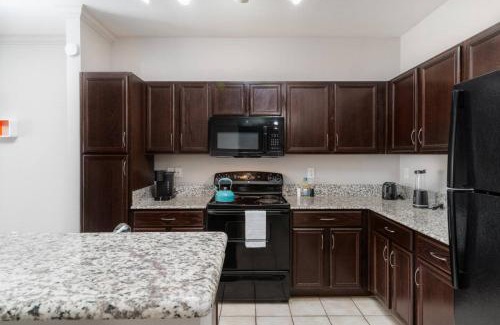 Dallas Apartment | Chic 1BR Retreat in Farmers Branch with Pool Access