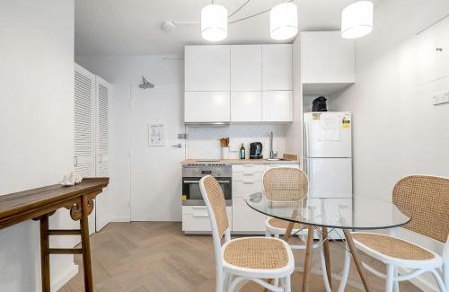 Bondi Junction Apartment | Trendy 1BR Retreat with Pool in Bondi Junction