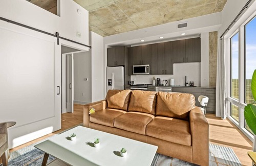 Channel District Apartment | Stylish 1BR in Heart of Channelside