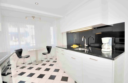 Seefeld Apartment | Stylish 1BR near lake and Opera (Flower 11)