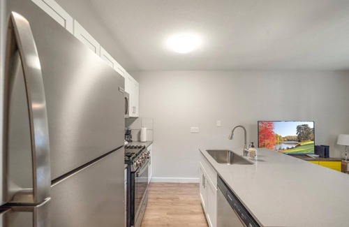 Brentwood Apartment | Budget-Friendly 1BR Retreat Near UT with Breakfast