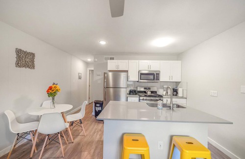 Brentwood Apartment | Budget-Friendly 1BR Retreat Near UT with Breakfast