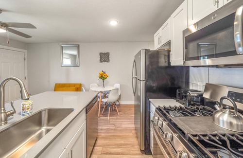 Brentwood Apartment | Budget-Friendly 1BR Retreat Near UT with Breakfast