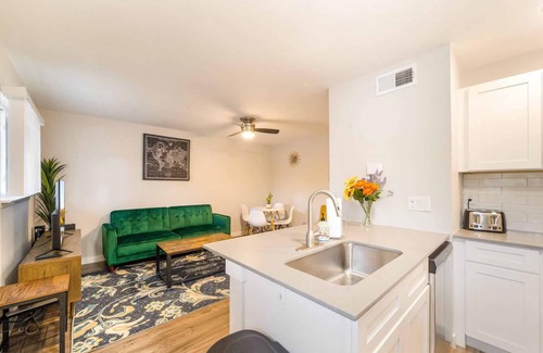 Highland Apartment | Chic 1BR Retreat Near UT with Breakfast & Family Perks
