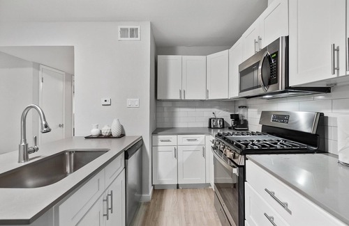 Highland Apartment | Chic 1BR Retreat Near UT with Breakfast & Family Perks
