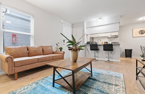 Highland Apartment | Stylish 1BR Near UT Highland with Breakfast Included