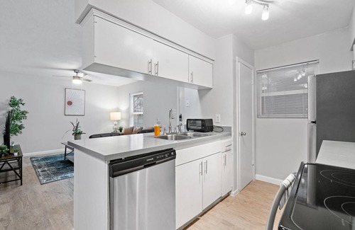 Highland Apartment | Stylish 1BR Near UT Highland with Breakfast Included