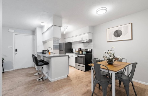 St. Johns Apartment | Cozy 1BR Hotel Near UT Highland with Breakfast Included