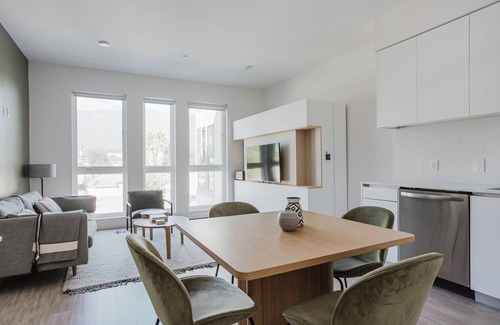 East Pasadena Apartment | Stylish 1BR w/Gym & Elev, nr Dining & Parks