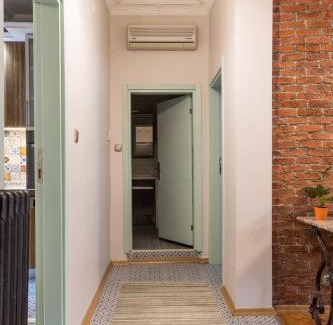 Kabatas Apartment | Stylish 1BR with Prime Location and Bold Design