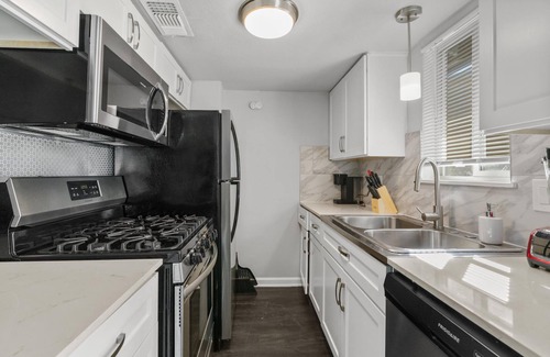 Zilker Apartment | Chic 1BR Zilker Retreat with Breakfast & Family-Friendly Perks