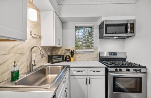 Zilker Apartment | Elegant 1BR Zilker Retreat with Breakfast & Family Amenities