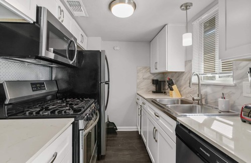 Zilker Apartment | Elegant 1BR Zilker Retreat with Breakfast & Family Amenities