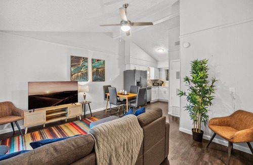 Zilker Apartment | Elegant 1BR Zilker Retreat with Breakfast & Family Amenities