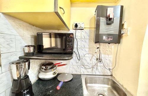 Tollygunge Apartment | Modern 1RK Serviced Apartment with Breakfast & Pet-Friendly