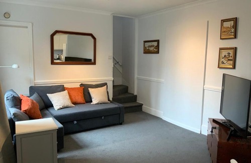 Stansted Apartment | Modern 2 Bedroom Cottage in Bishop's Stortford, Family-Friendly