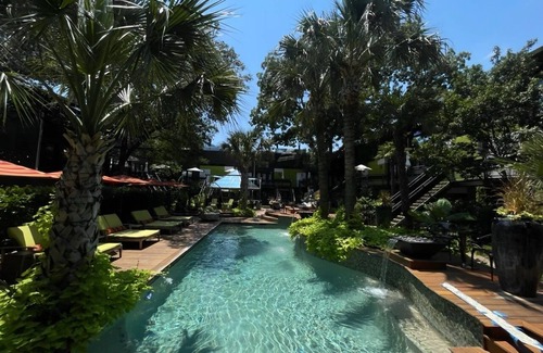 Old East Dallas Condo | Relaxing Oasis with Resort Amenities in Lower Greenville