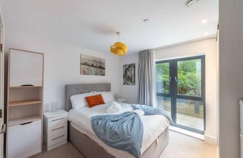 Highgate Apartment | Stylish 2 Bed, 2 Bath Highgate Retreat with Free Parking