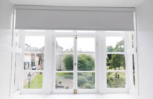 Dunfermline Apartment | Stylish 2-Bed Apartment in the Heritage Quarter